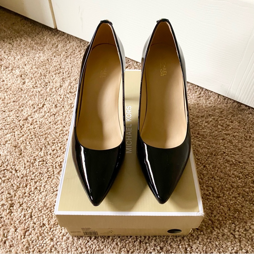 LIKE NEW Michael Kors MK Flex Mid Pump Black Heels Pumps Size 7.5 - Picture 2 of 6